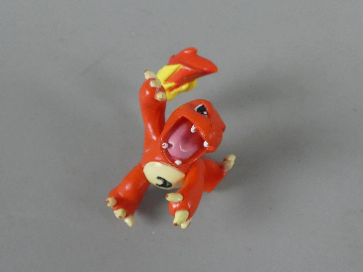Originele Pokémon Figurines, Sleutelhangers en Metal Tags Collectie