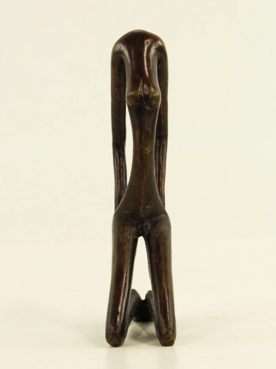 Decoratief bronzen beeldje van een knielende vrouw