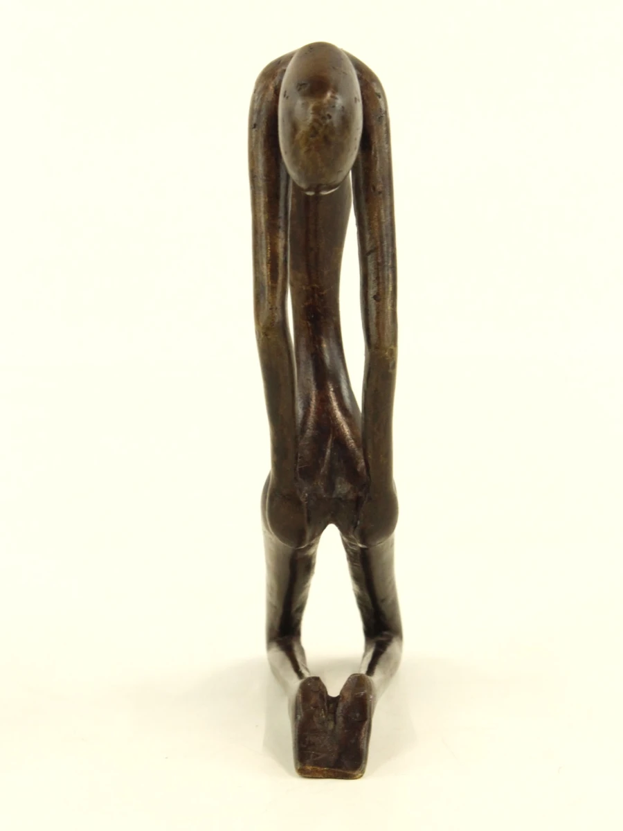 Decoratief bronzen beeldje van een knielende vrouw