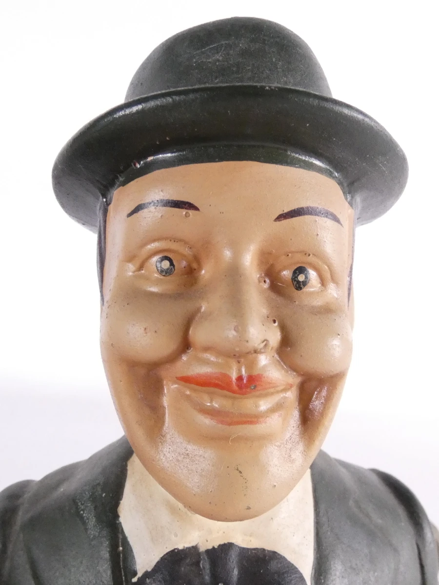 Beeldje van komisch duo Laurel & Hardy