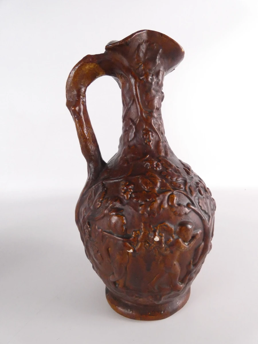 Set van 2 decoratieve keramische kannen met reliëf