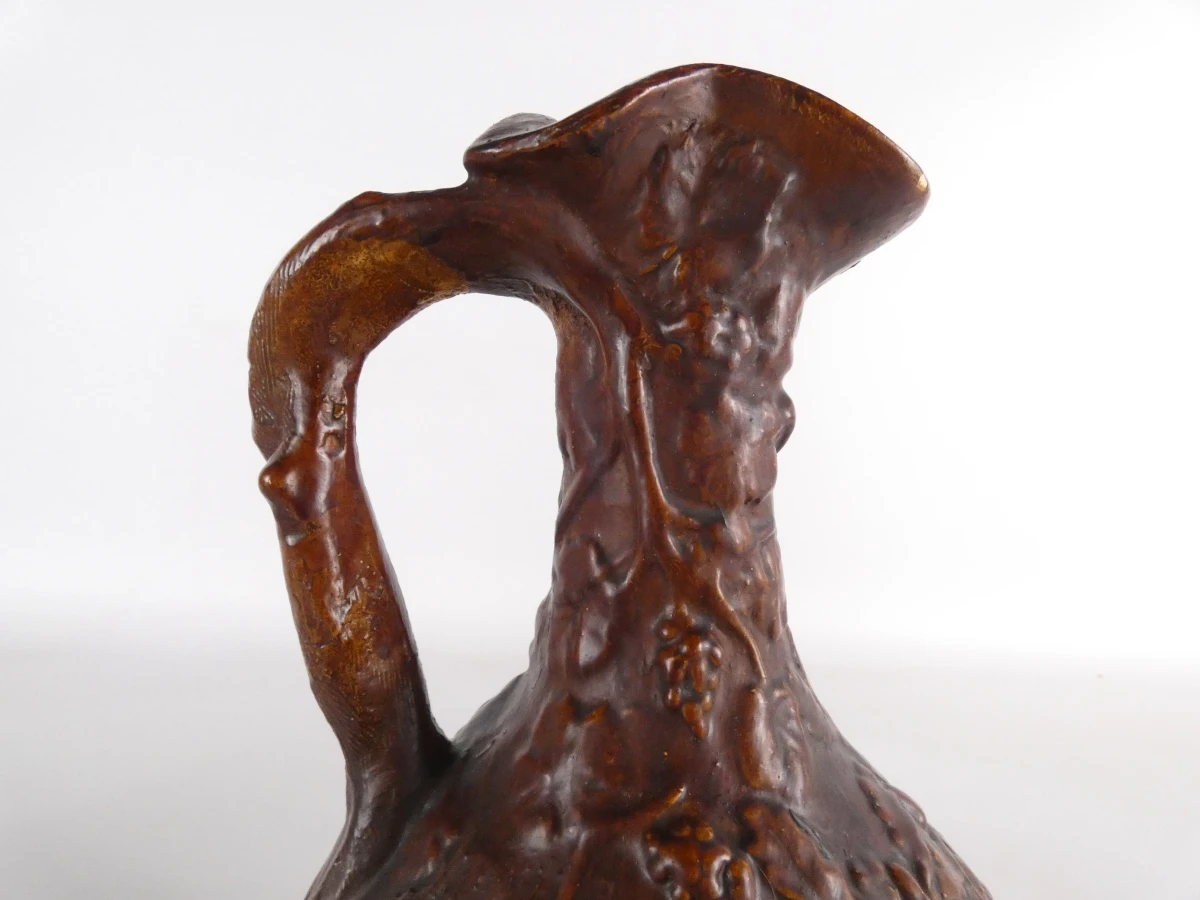 Set van 2 decoratieve keramische kannen met reliëf
