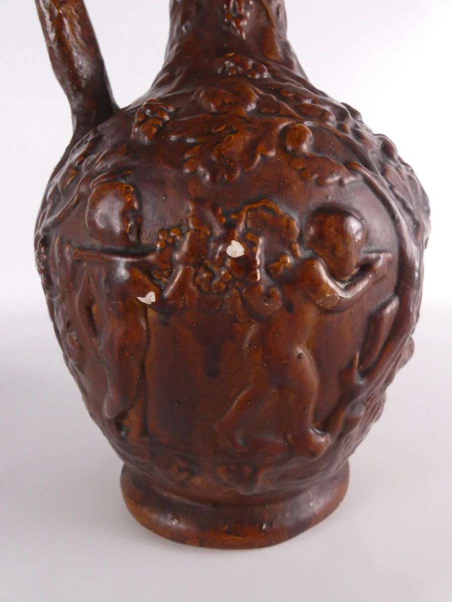 Set van 2 decoratieve keramische kannen met reliëf
