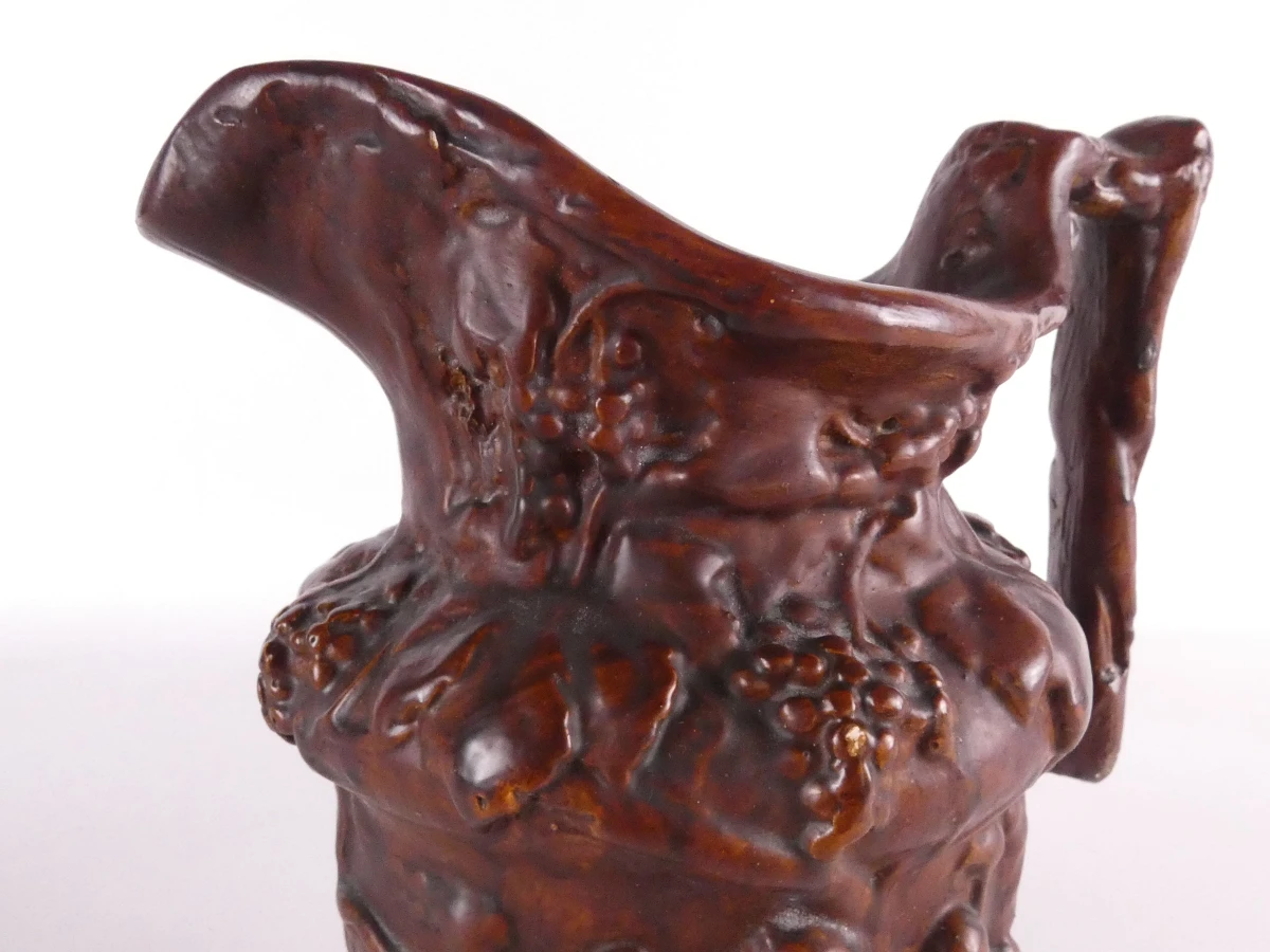Set van 2 decoratieve keramische kannen met reliëf