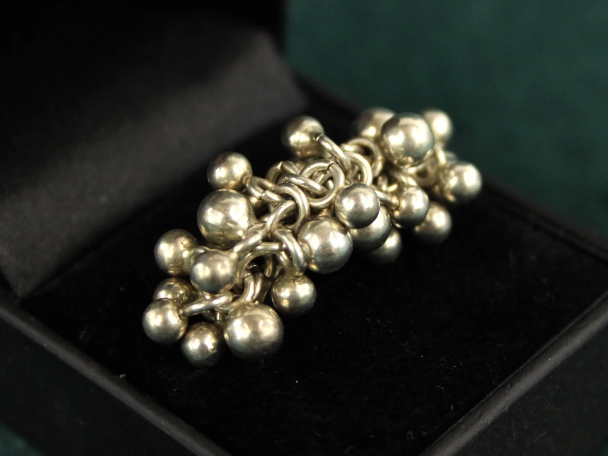 Sterling zilveren designring met speels bolletjesmotief