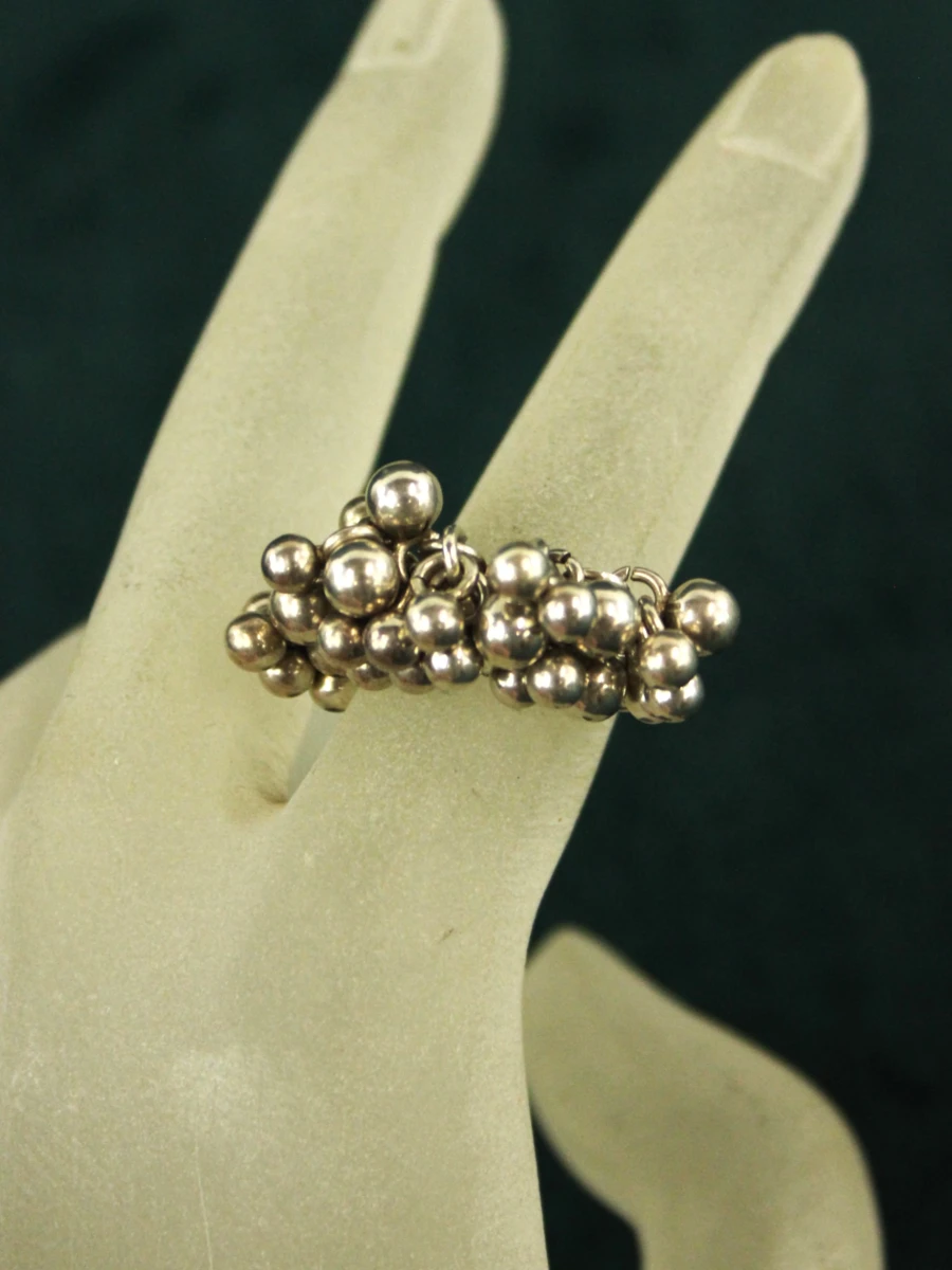 Sterling zilveren designring met speels bolletjesmotief