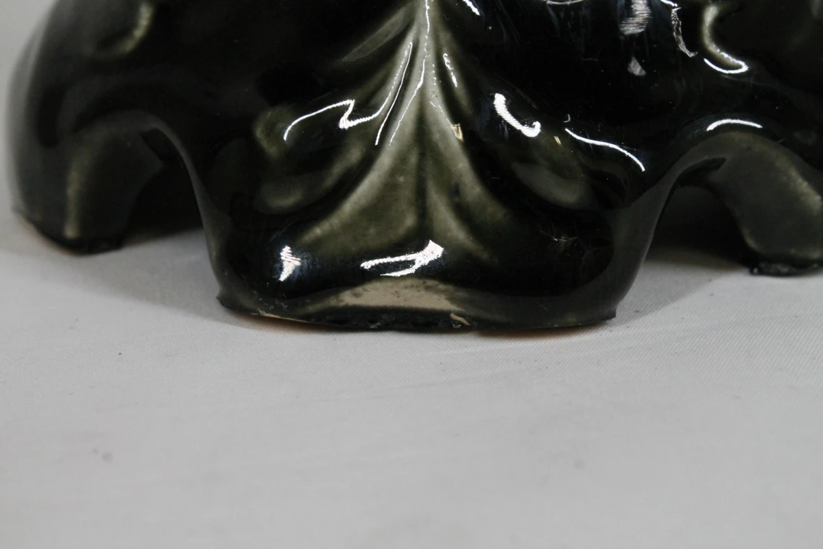 Decoratieve keramische vaas met bloemmotief
