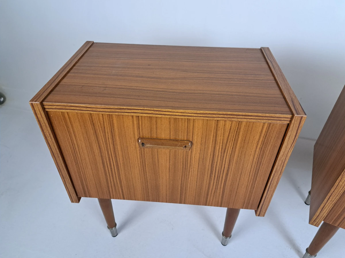 Set van 2 vintage houten nachtkastjes met opbergruimte - foto 4