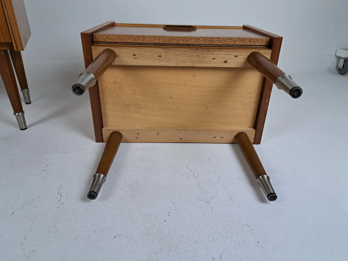 Set van 2 vintage houten nachtkastjes met opbergruimte - foto 5