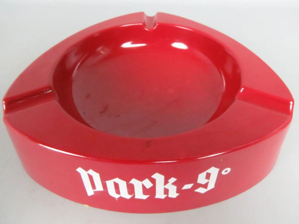 Set van 3 vintage rode asbakken
