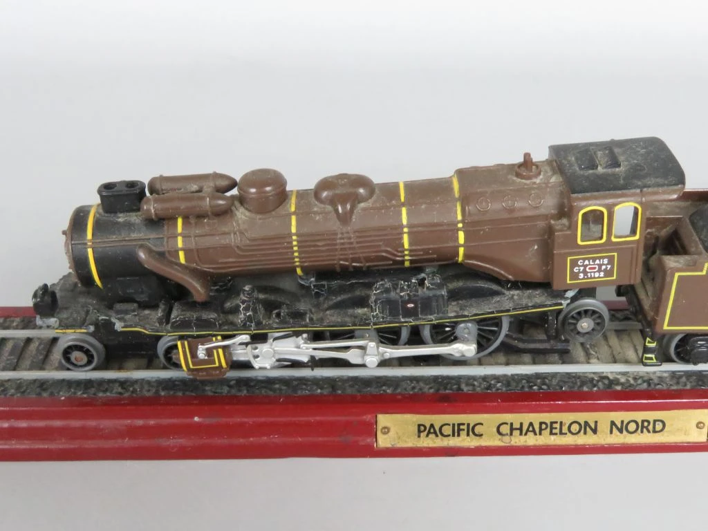 Model stoomlocomotief Pacific Chapelon Nord op standaard