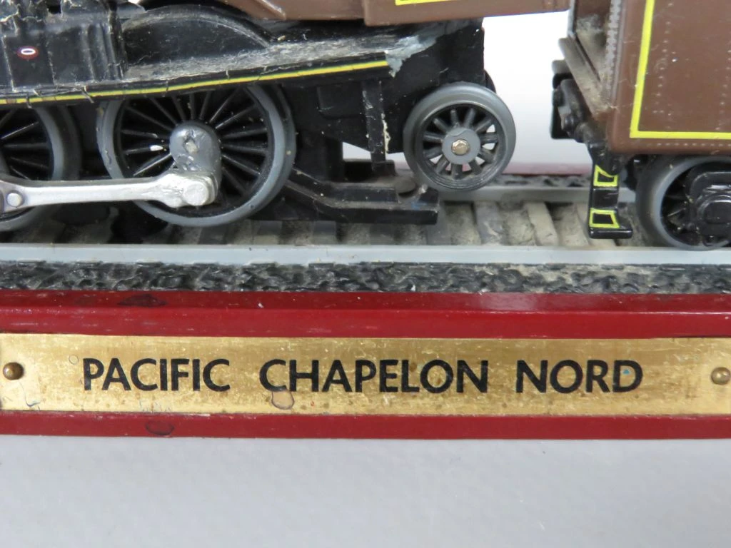 Model stoomlocomotief Pacific Chapelon Nord op standaard