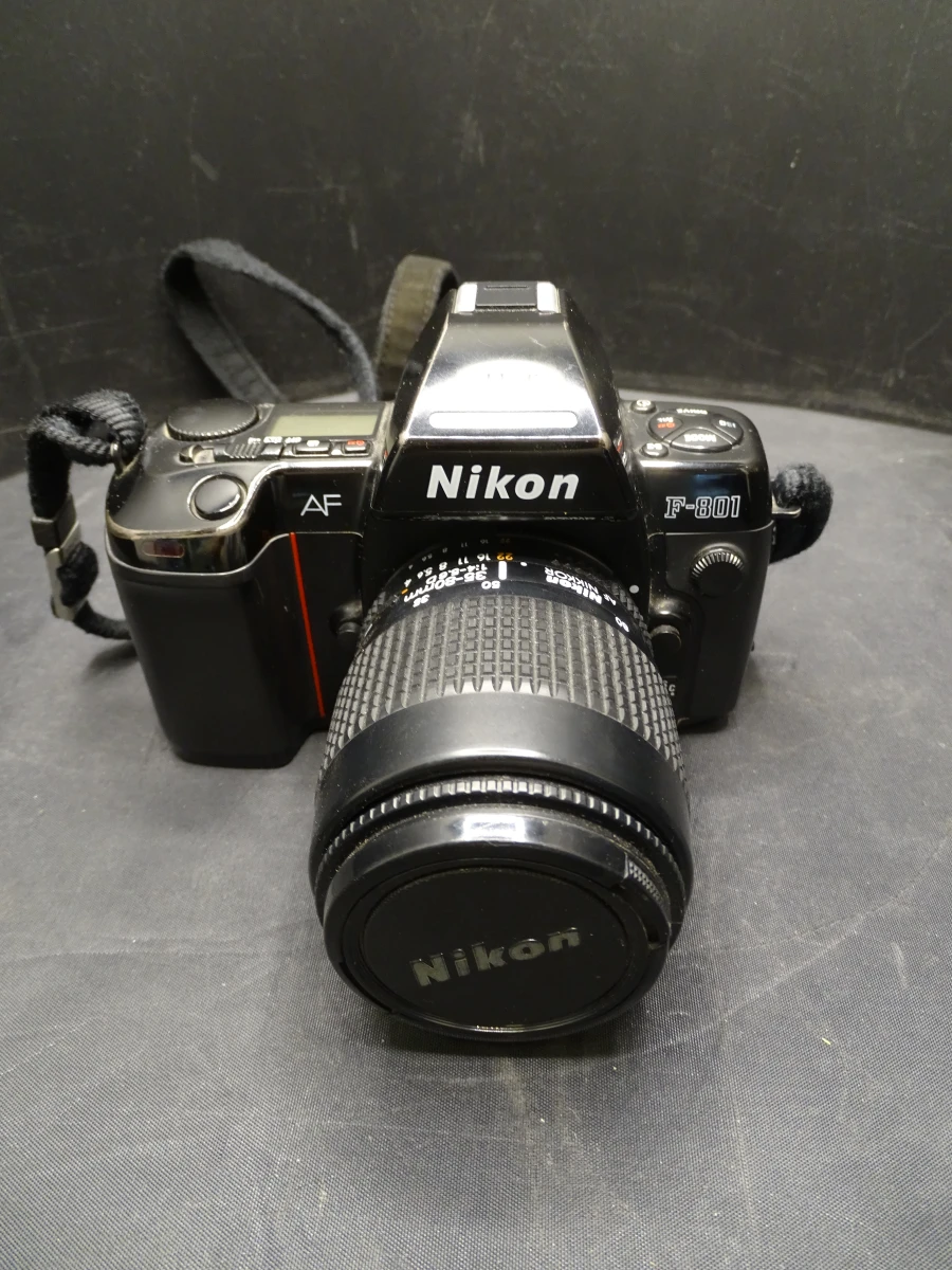 Nikon F-801 camera + 2 lenzen