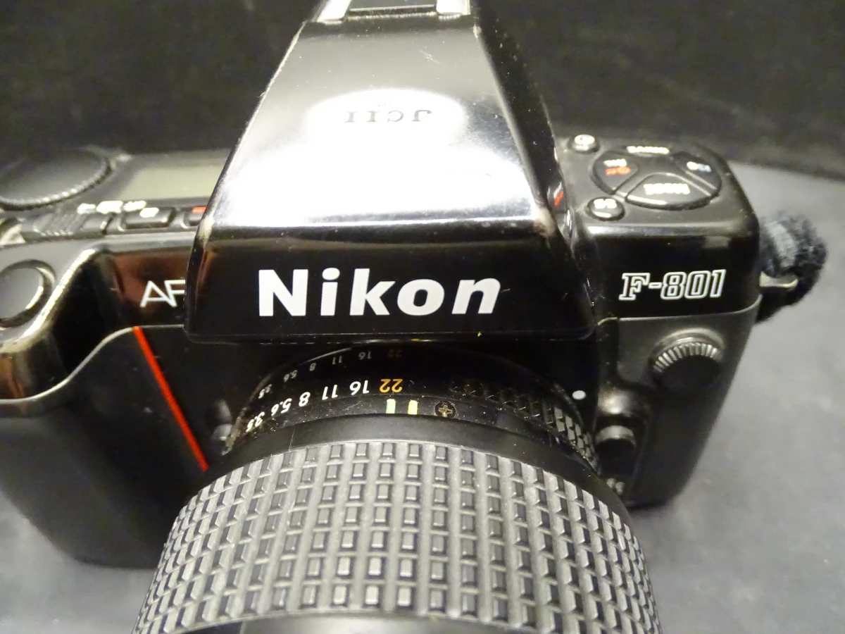 Nikon F-801 camera + 2 lenzen