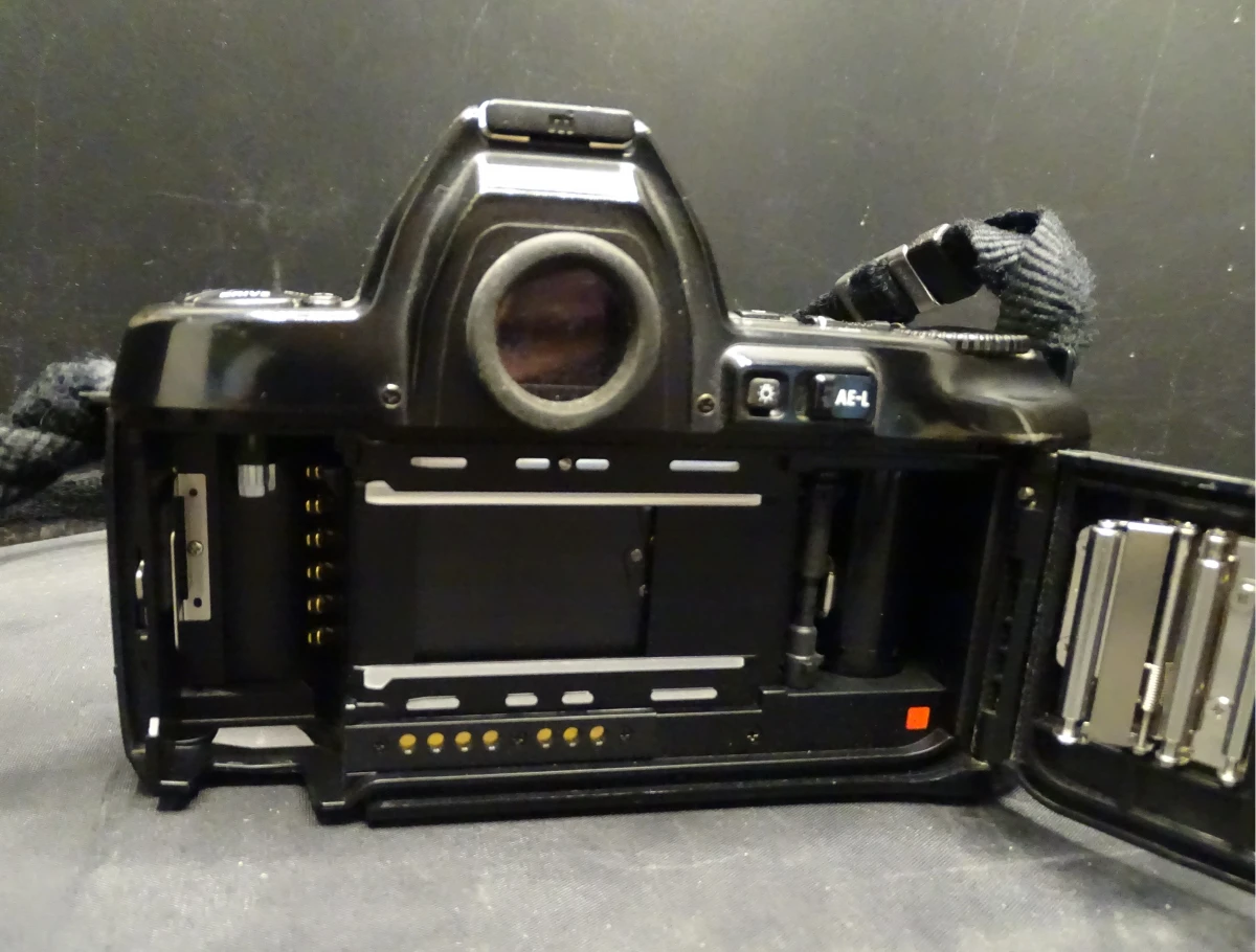 Nikon F-801 camera + 2 lenzen