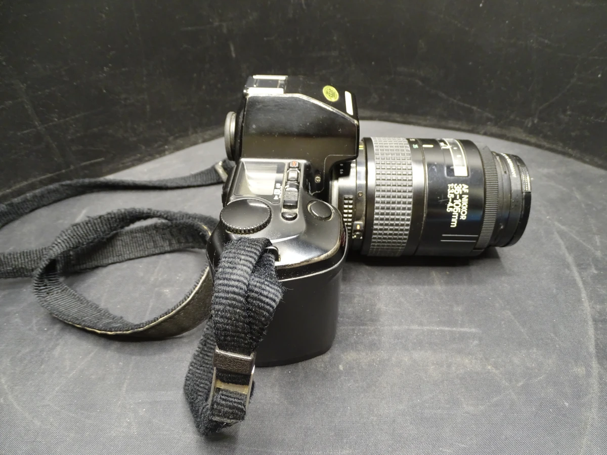 Nikon F-801 camera + 2 lenzen