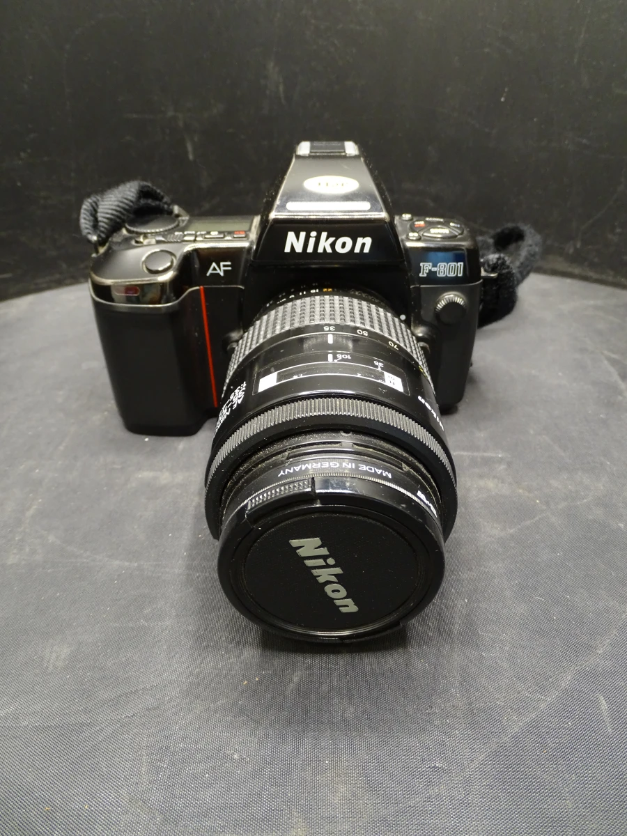Nikon F-801 camera + 2 lenzen