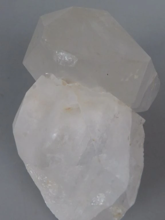 Witte ruwe kristalsteen