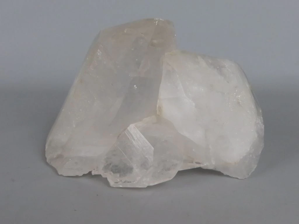 Witte ruwe kristalsteen