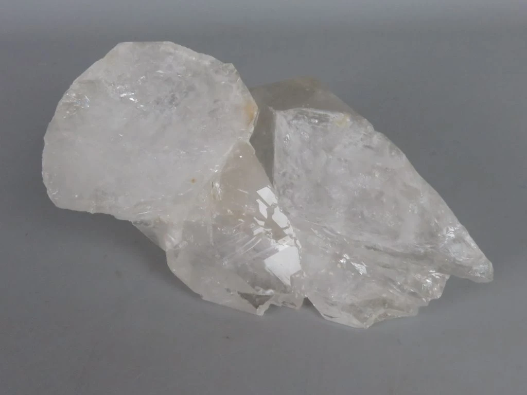 Witte ruwe kristalsteen
