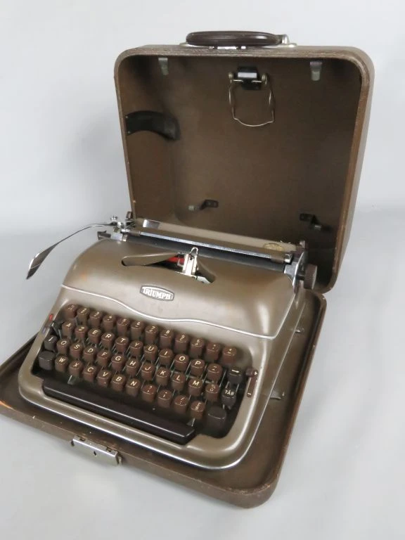 Vintage typmachine Triumph Perfekt met koffer