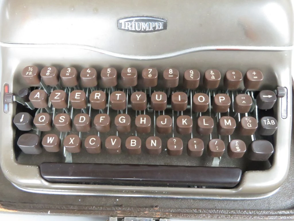 Vintage typmachine Triumph Perfekt met koffer