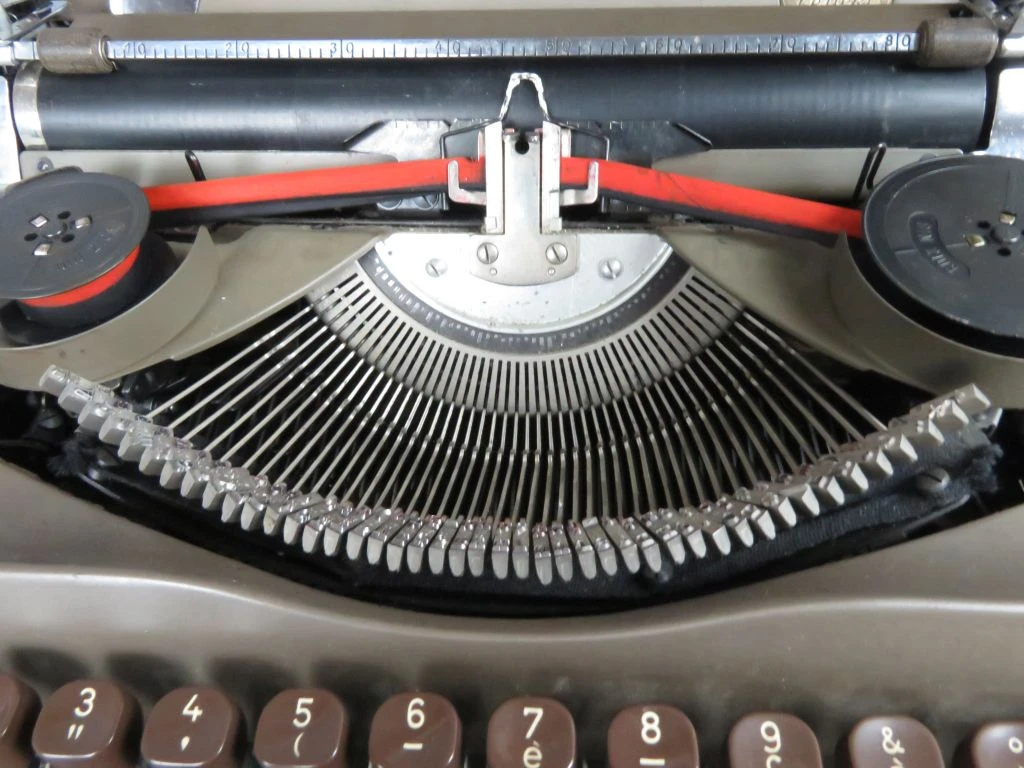 Vintage typmachine Triumph Perfekt met koffer