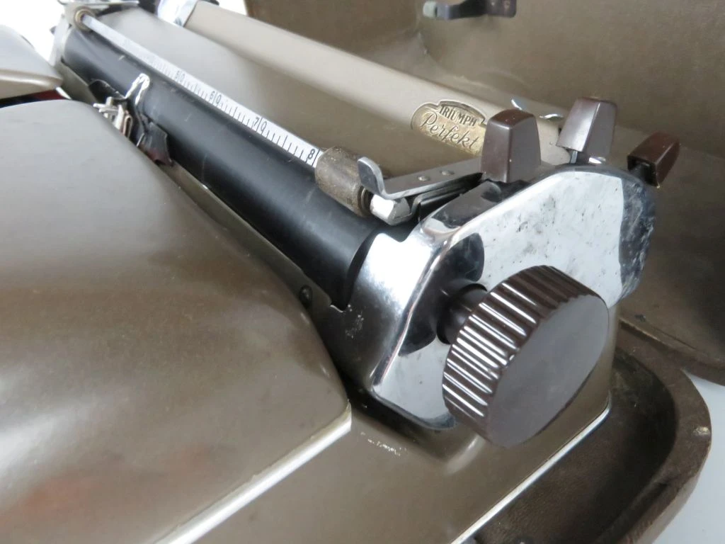 Vintage typmachine Triumph Perfekt met koffer