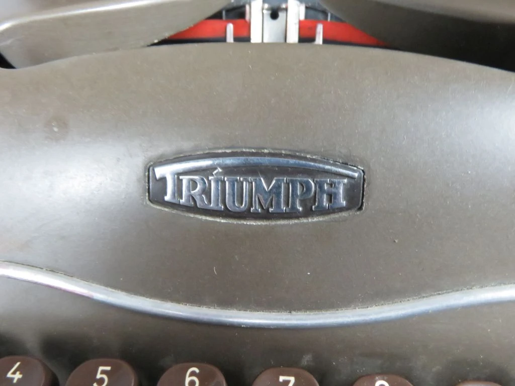 Vintage typmachine Triumph Perfekt met koffer