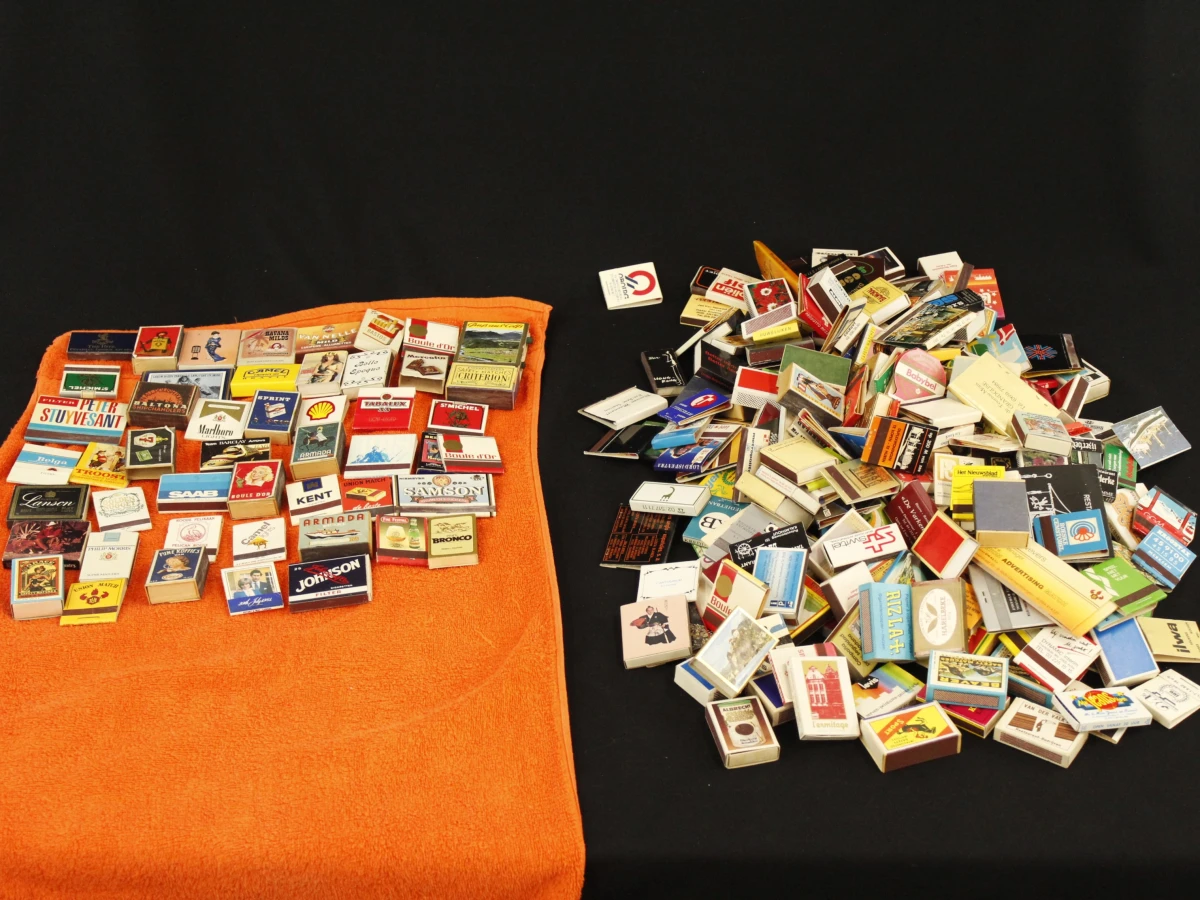 Verzameling oude luciferdoosjes 300+