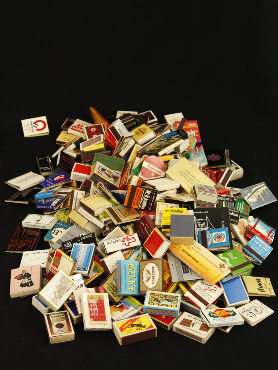 Verzameling oude luciferdoosjes 300+