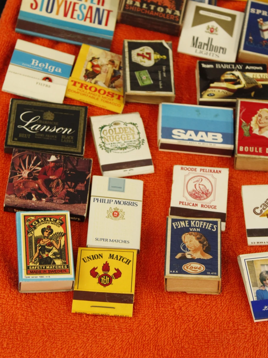 Verzameling oude luciferdoosjes 300+