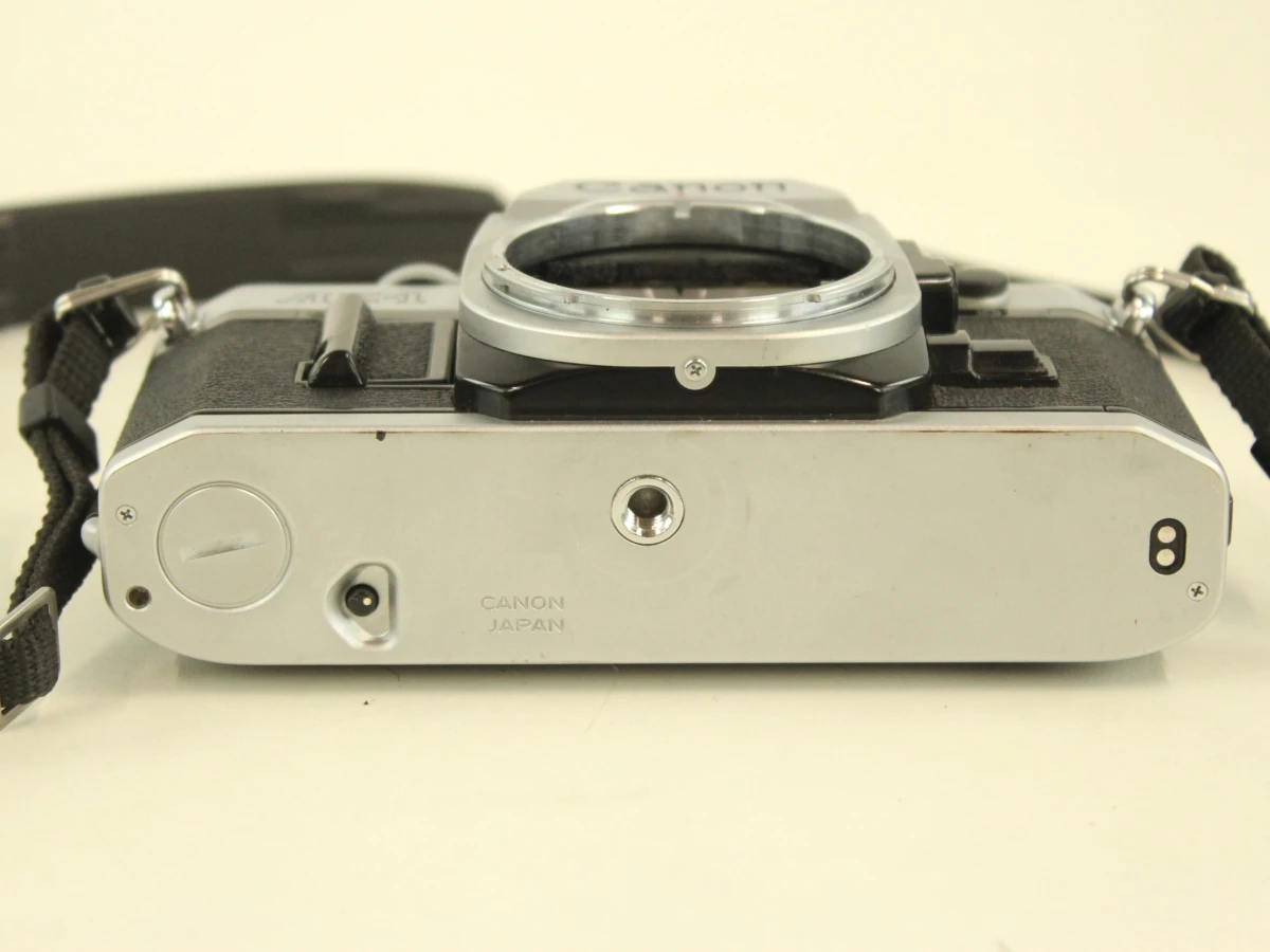 Canon AE-1 spiegelreflexcamera met 2 zoomlenzen en tas