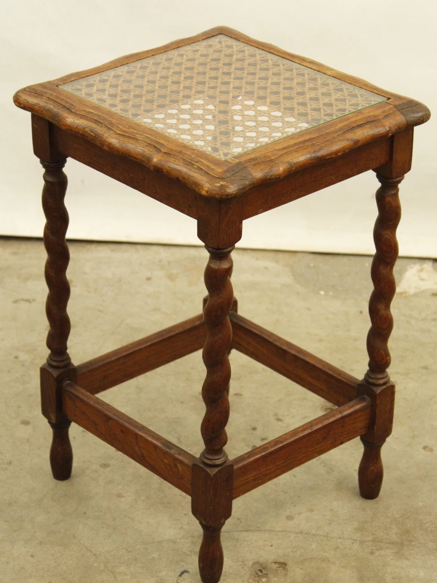 Set van 3 vintage nesttafels met webbing, glas en gedraaide poten