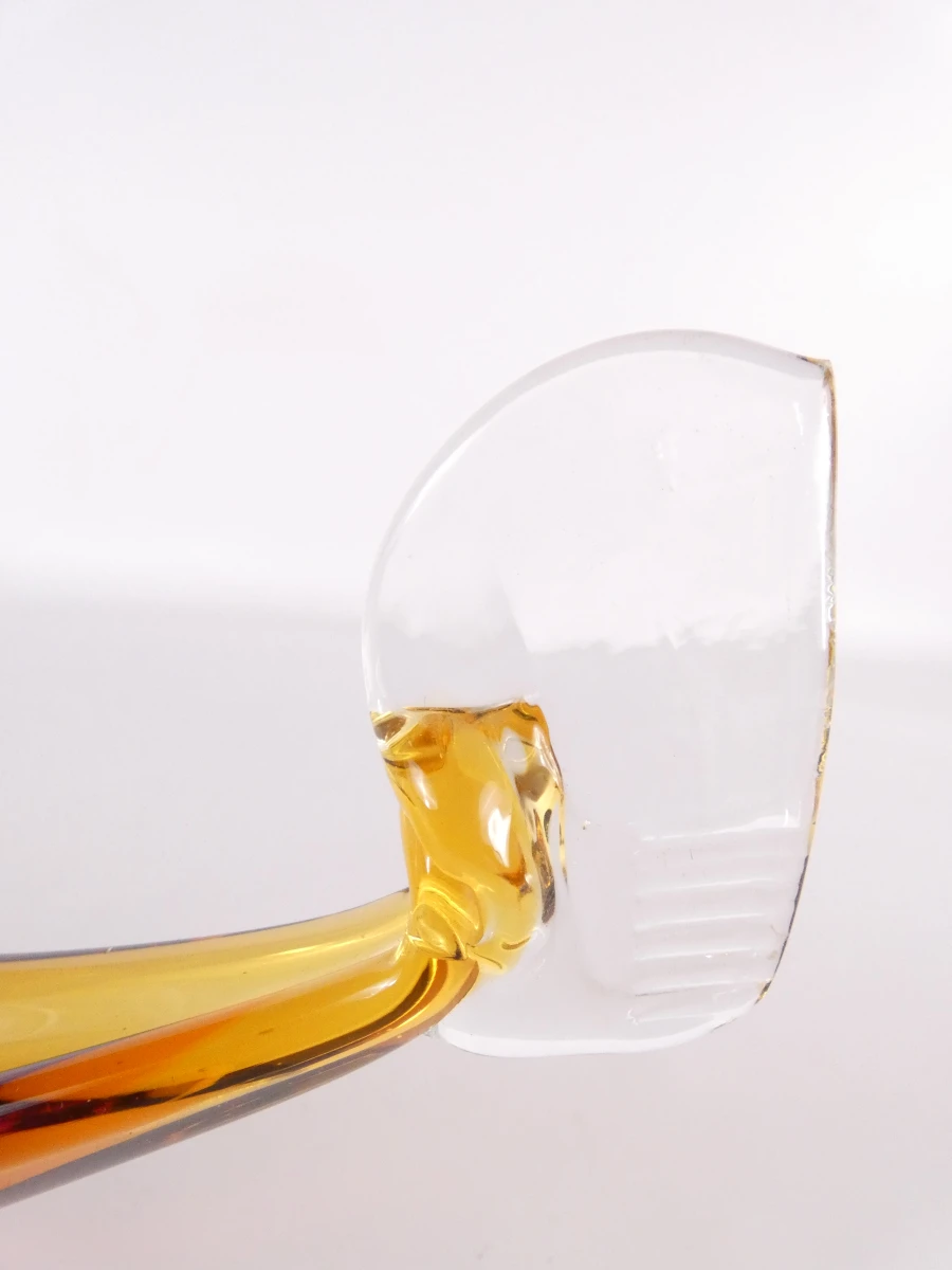 Handgemaakte, gondelvormige asbakken van kunstglas in Murano-stijl