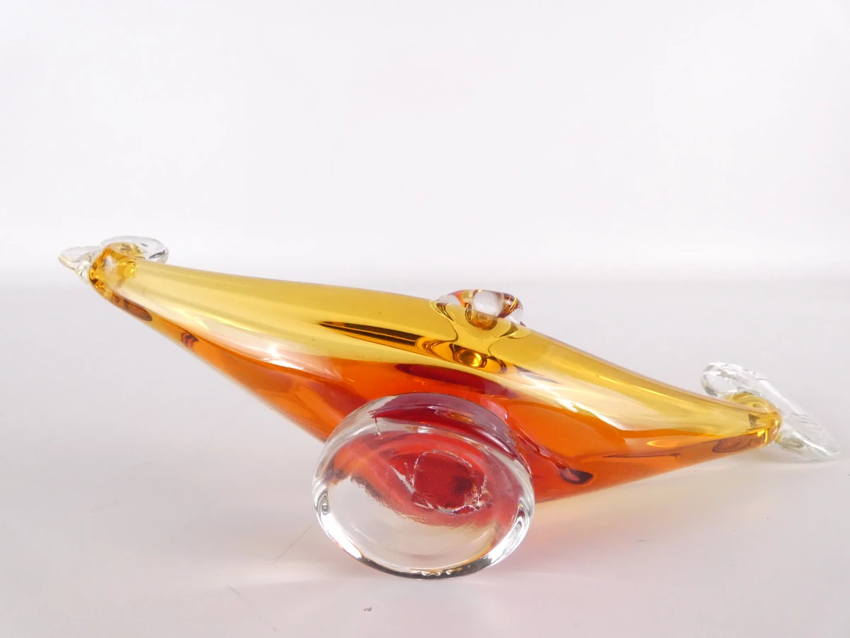 Handgemaakte, gondelvormige asbakken van kunstglas in Murano-stijl