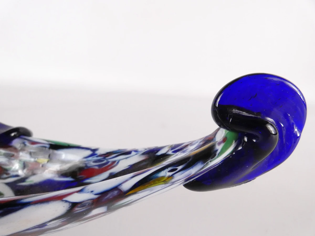 Handgemaakte, gondelvormige asbakken van kunstglas in Murano-stijl