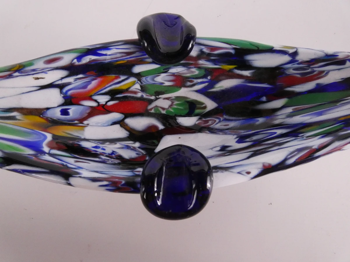 Handgemaakte, gondelvormige asbakken van kunstglas in Murano-stijl