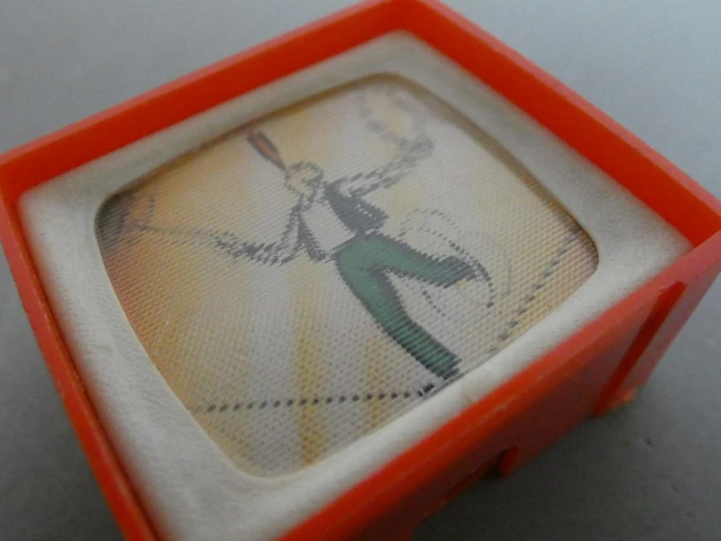 Twee TV puntenslijpers met 3D afbeeldingen