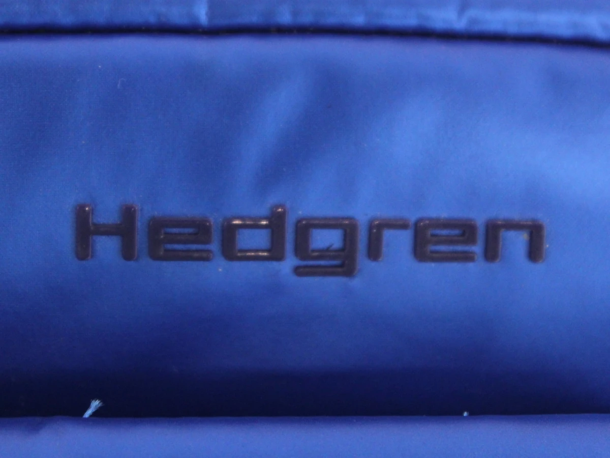 Hedgren – opvallende kobaltblauwe gewatteerde schoudertas / crossbody met uitneembaar etui