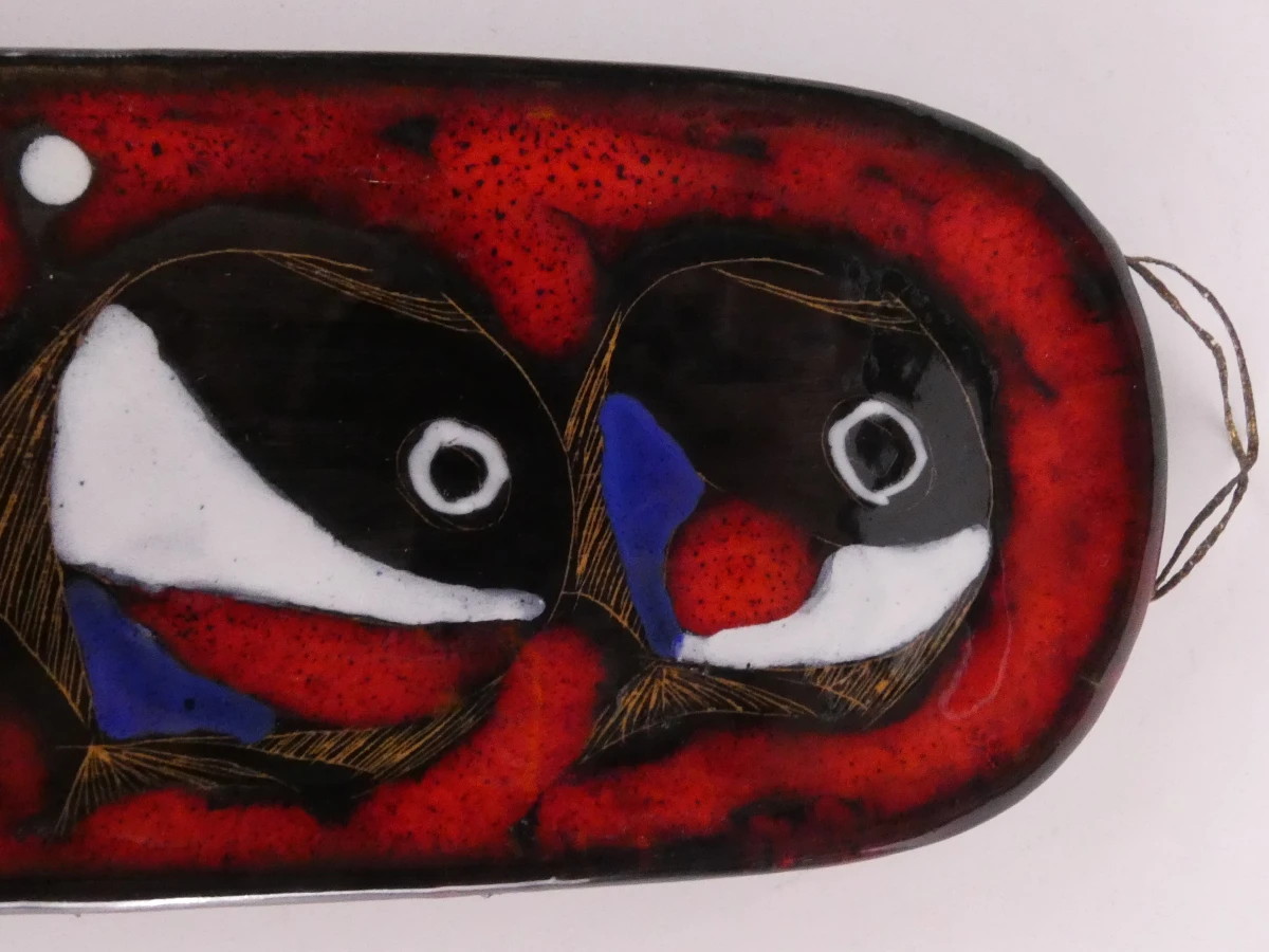 Twee decoratieve keramische objecten