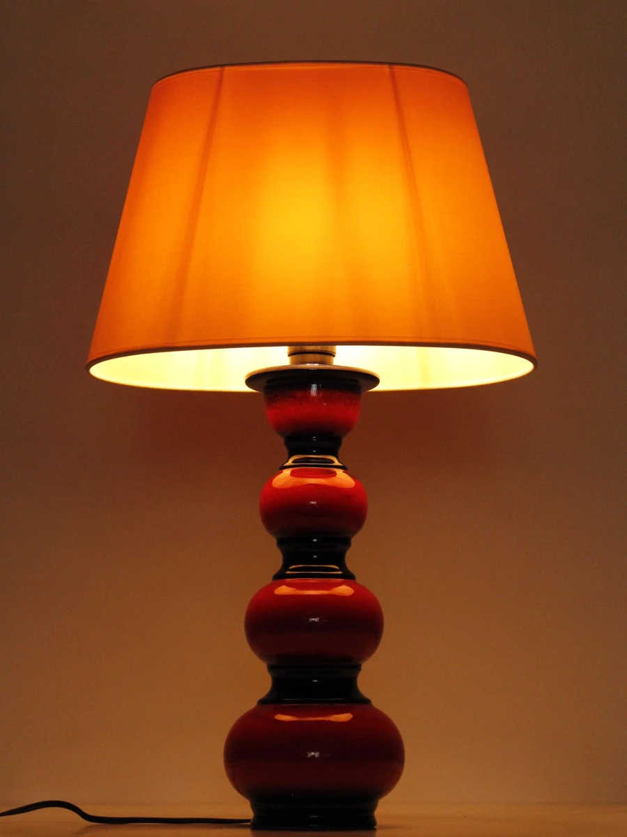Vintage tafellamp met rood-donkerblauwe keramische voet