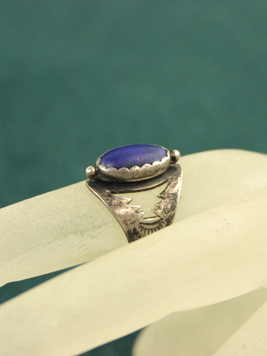 Sterling zilveren ring met lapis lazuli