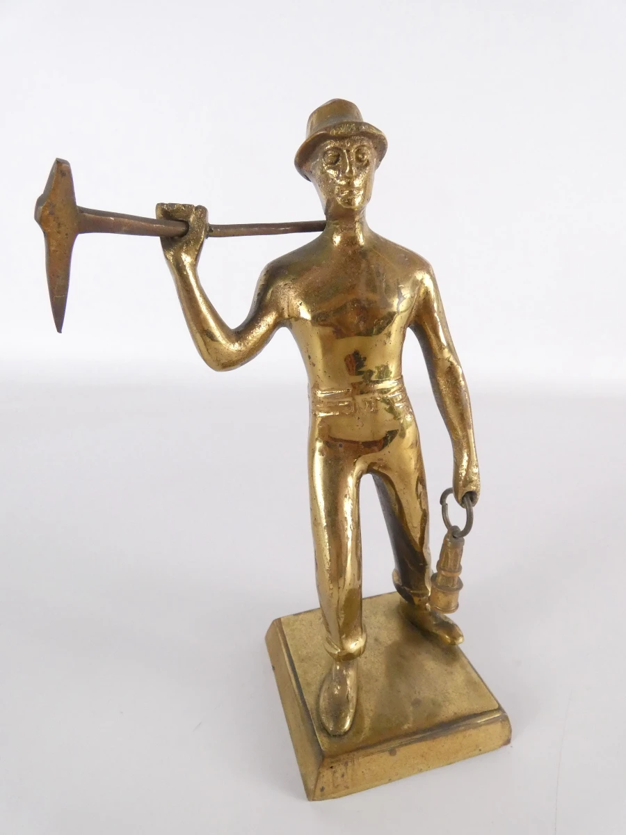 Set van 2 bronzen beeldjes van arbeiders