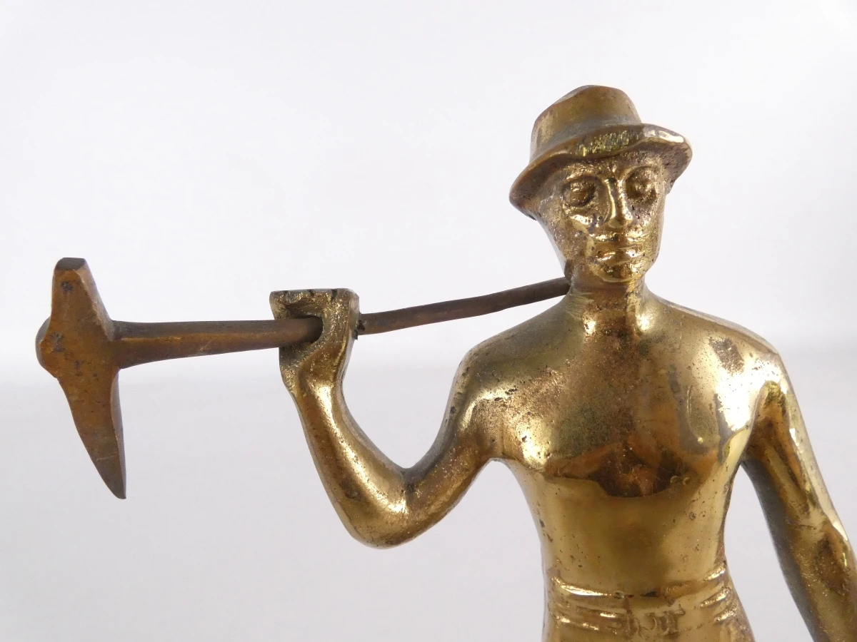 Set van 2 bronzen beeldjes van arbeiders