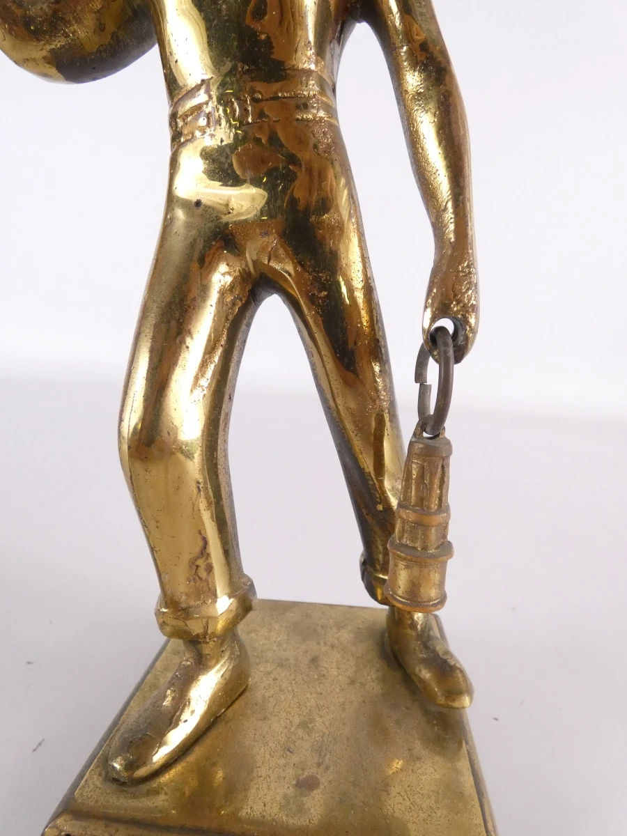 Set van 2 bronzen beeldjes van arbeiders