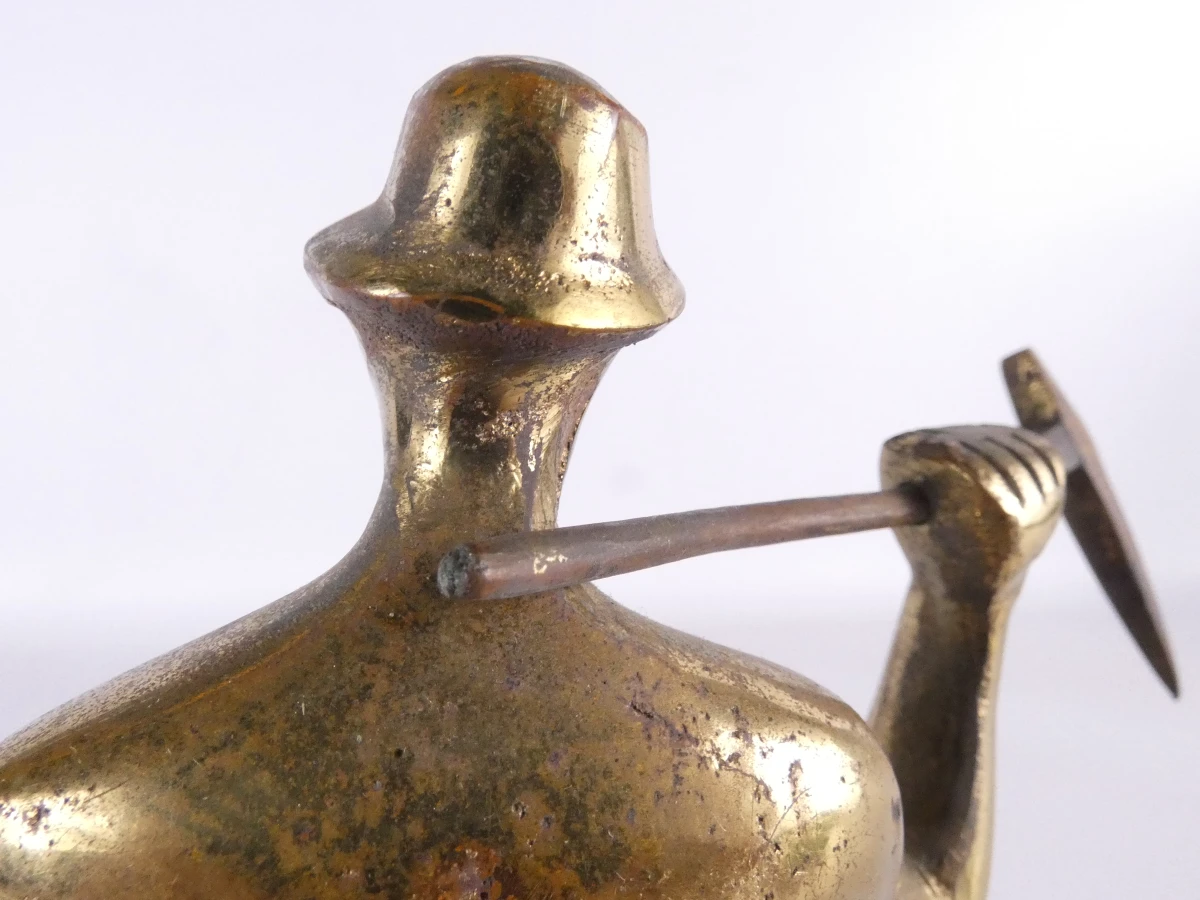 Set van 2 bronzen beeldjes van arbeiders