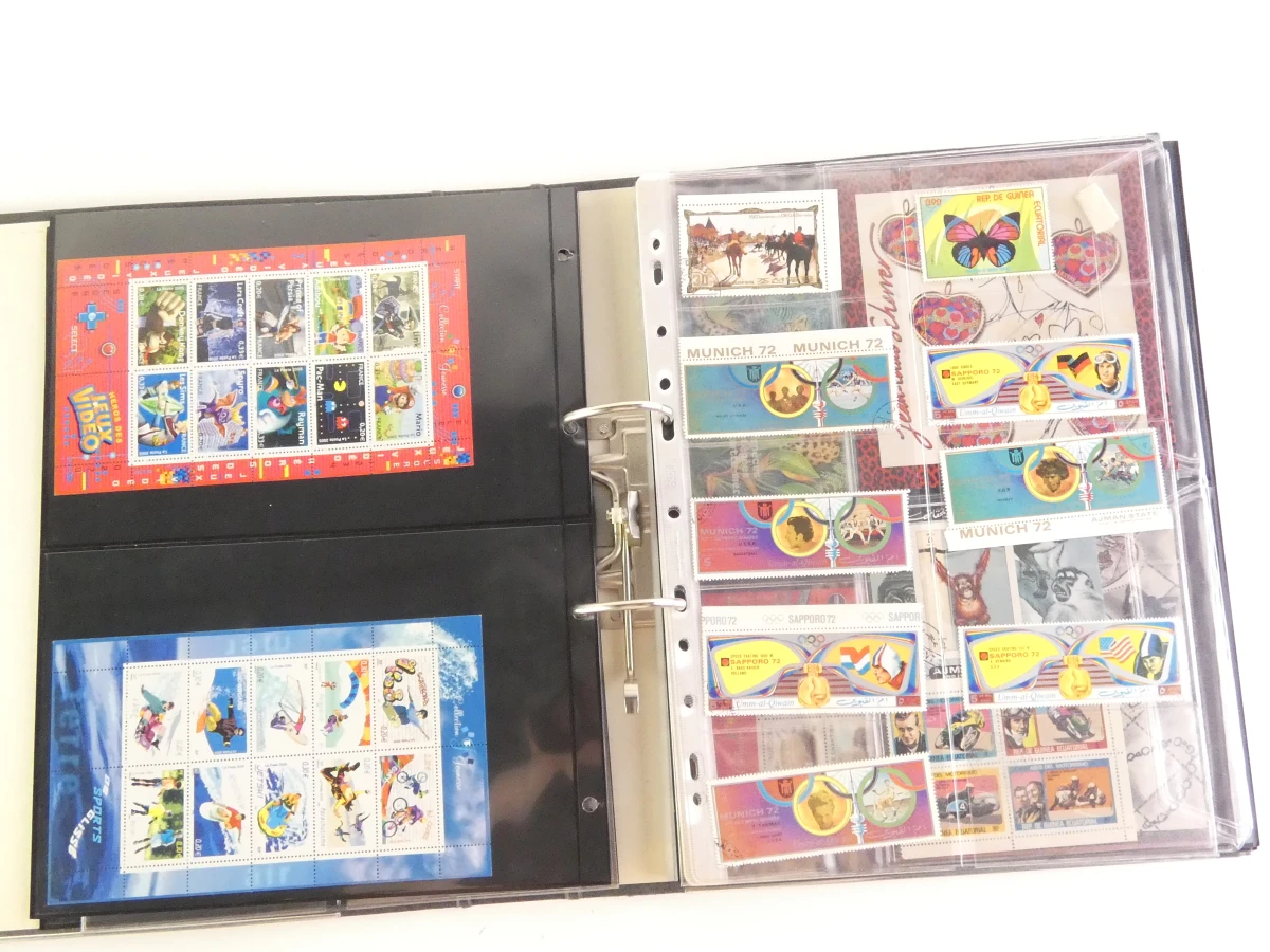 Verzameling postzegels met albums en losse vellen