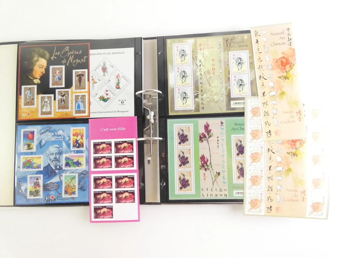 Verzameling postzegels met albums en losse vellen