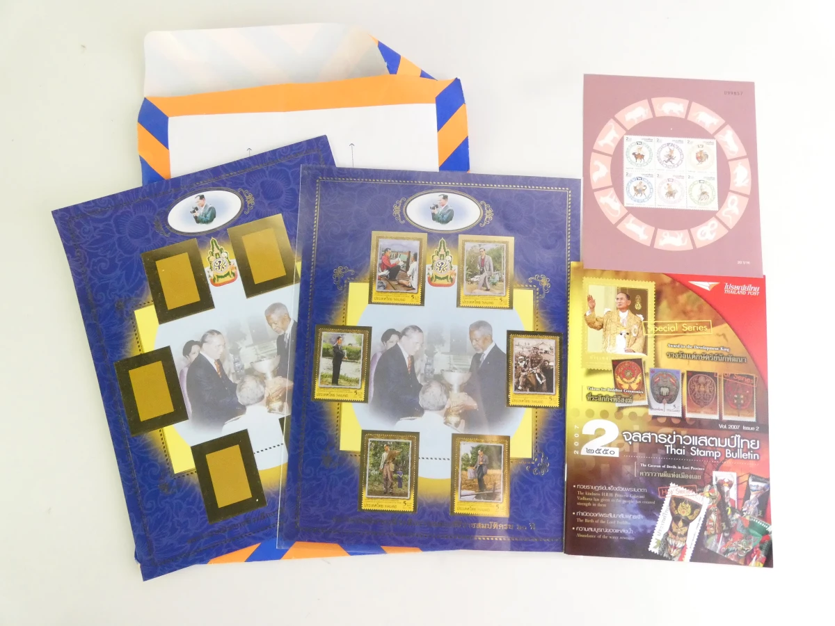 Verzameling postzegels met albums en losse vellen